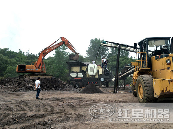 轉(zhuǎn)場靈活，移動自由的矸石移動破碎機(jī)